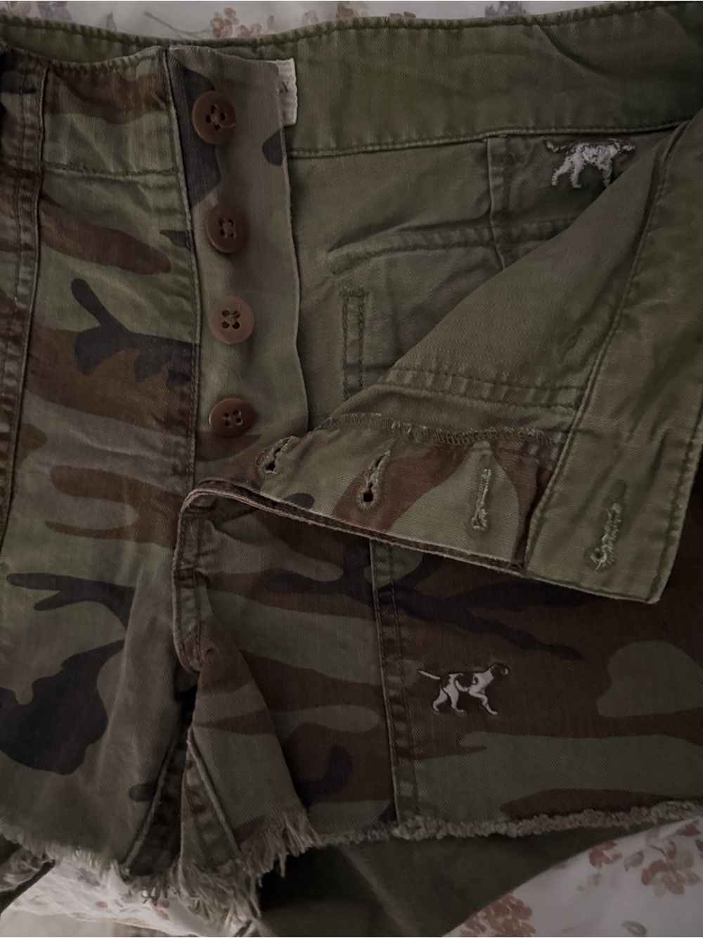 Denim & Supply Ralph Lauren Camo Cut-Off Shorts with Embroidered Hunting Dogs - Picture 4 of 7